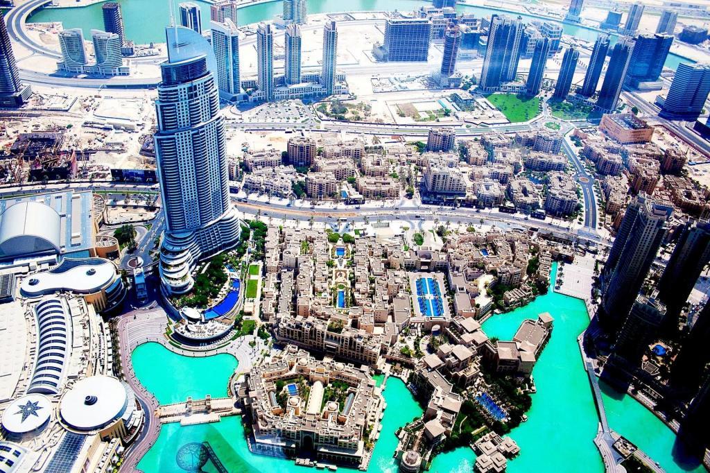 Import a Car to UAE: Beautiful UAE Skyline View Skyscrapers